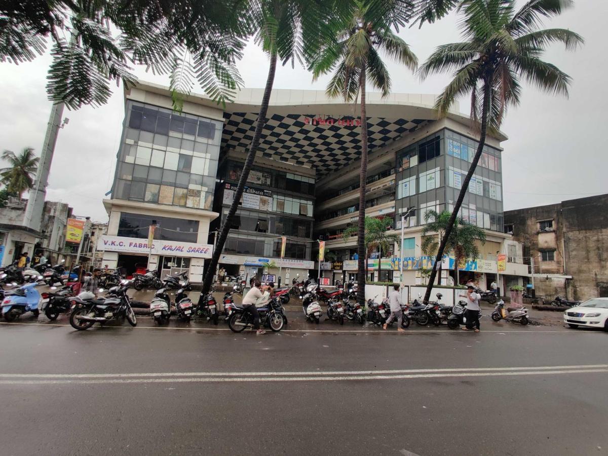 Oyo 91692 The You And Me Hotel Utran Luaran gambar